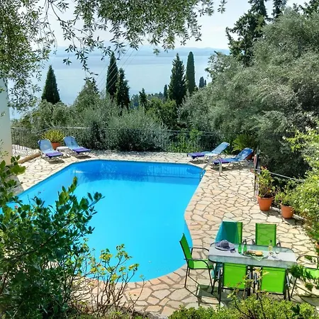 Apolysoi Sleeps 5 Pool Air Con Wifi *